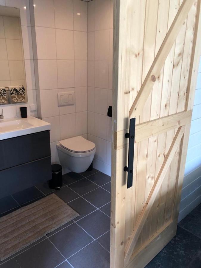 Bed and Breakfast Bij Ons Op Vogelswerf Heukelum Esterno foto