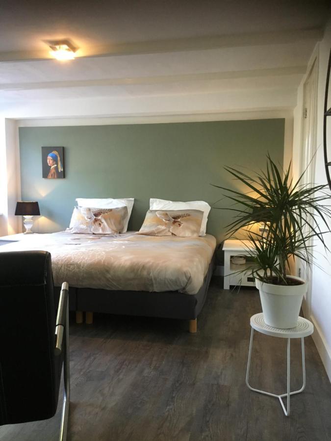 Bed and Breakfast Bij Ons Op Vogelswerf Heukelum Esterno foto